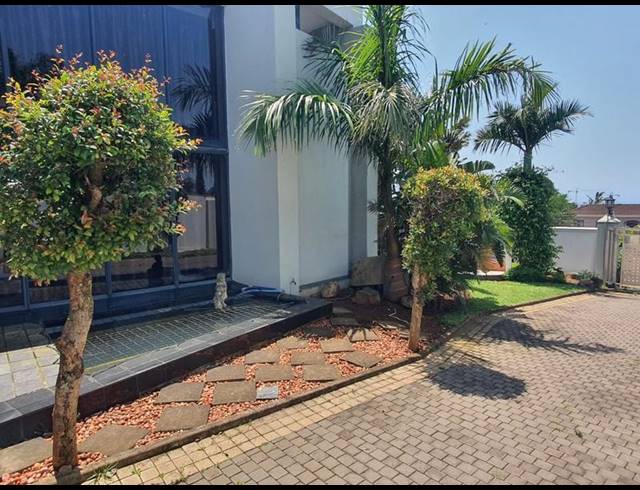 4 BEDROOM HOUSE FOR SALE IN UMHLANGA CENTRAL